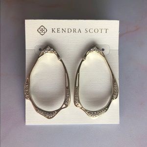 Livi Earrings in Gold